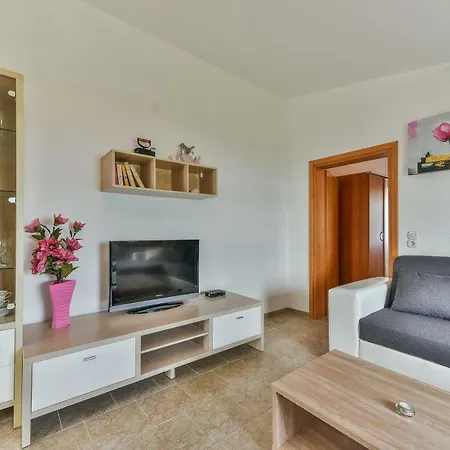 New Near Beach - Zitna X - Ae1541