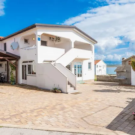 New Near Beach - Zitna X - Ae1541